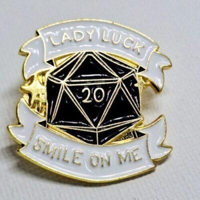סיכת LADY LUCK עם קוביה שחורה